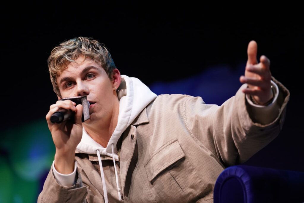 The Kid LAROI at his SXSW Sydney Keynote at the International Convention Center - Photo by Nina Franova/Getty Images for SXSW Sydney https://cdn.bfldr.com/D9QOE83F/at/gk7vv3hm9bxthtgrjr7cp85p/DSC09566_T01VHdnG.jpg?auto=webp&format=png