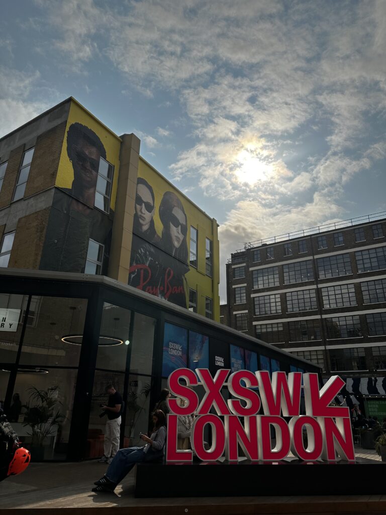 SXSW Londonの街角サイン